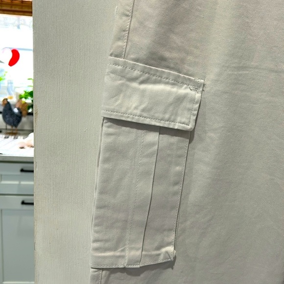 Superdown Bobbi Wide Leg Cargo Pants in White - Size Large - Picture 8 of 12